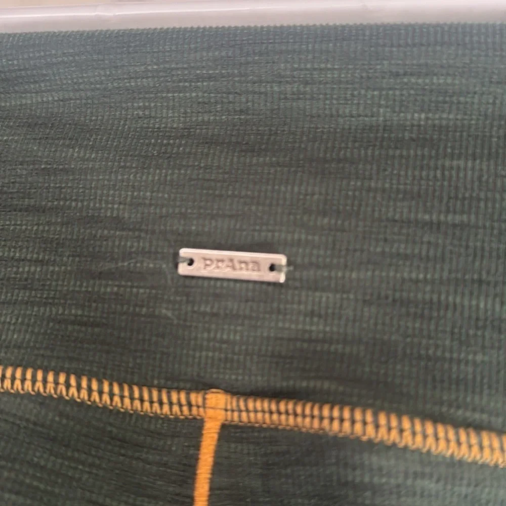 Prana Forest Green Leggings Pockets Medium soft Gold Threading